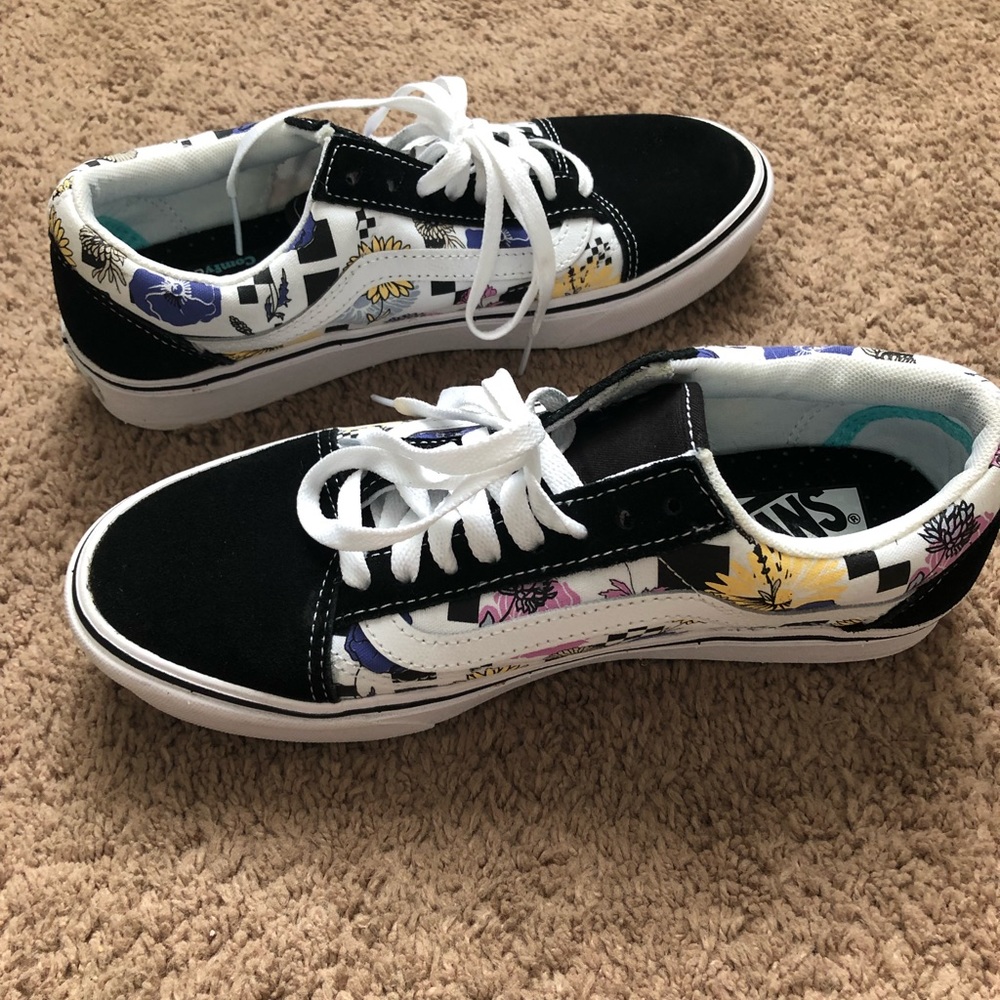 Women’s size 9 floral old skool vans with comfy cush.